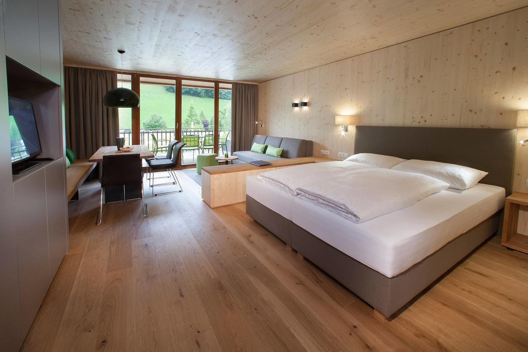 Natuerlich Hell. Aparthotel & Camping Fügen Eksteriør bilde