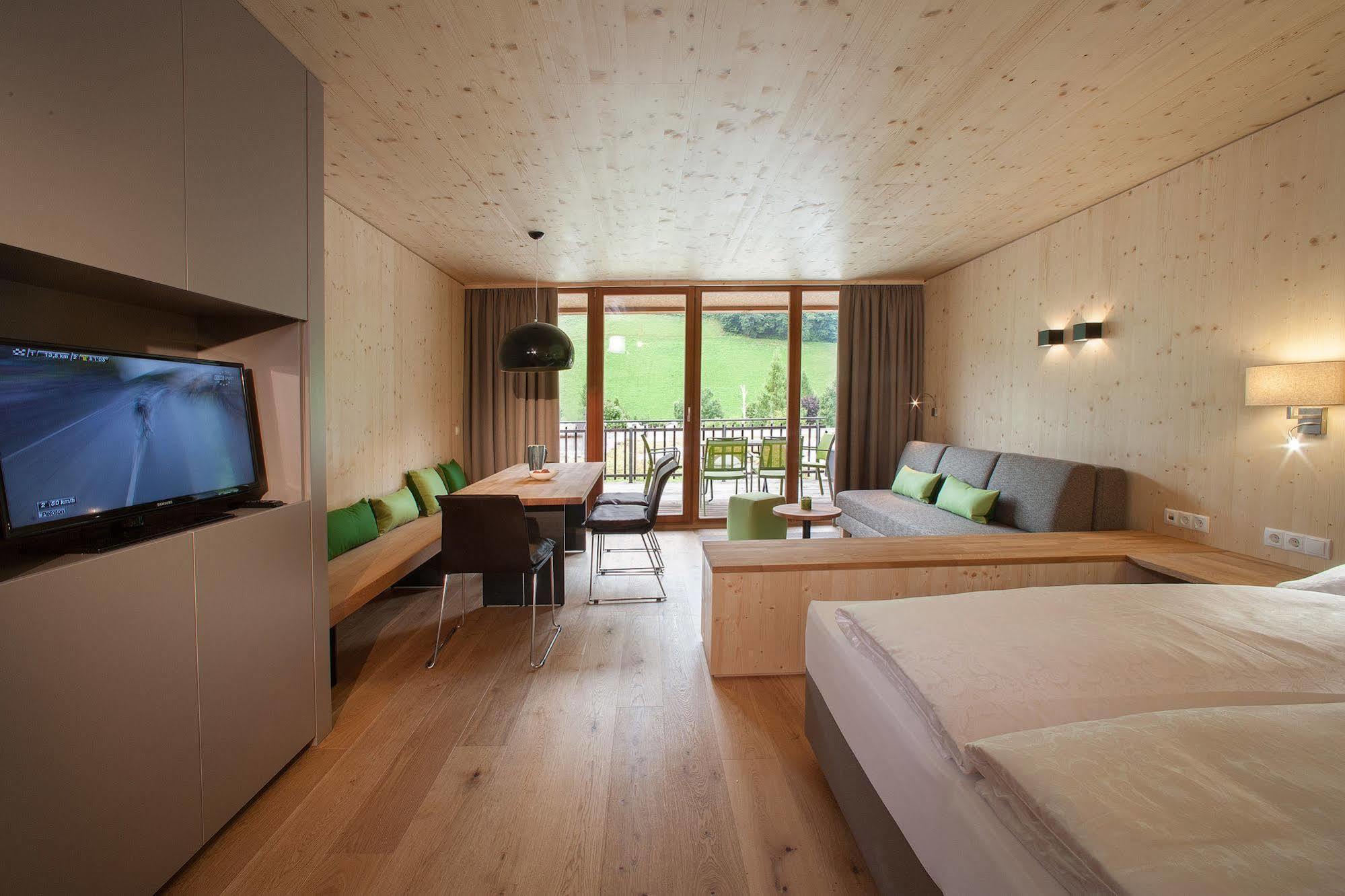 Natuerlich Hell. Aparthotel & Camping Fügen Eksteriør bilde